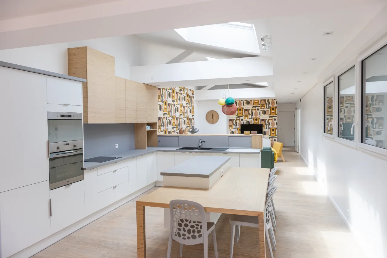 Loft La Vesée — la cuisine équipée, vue large