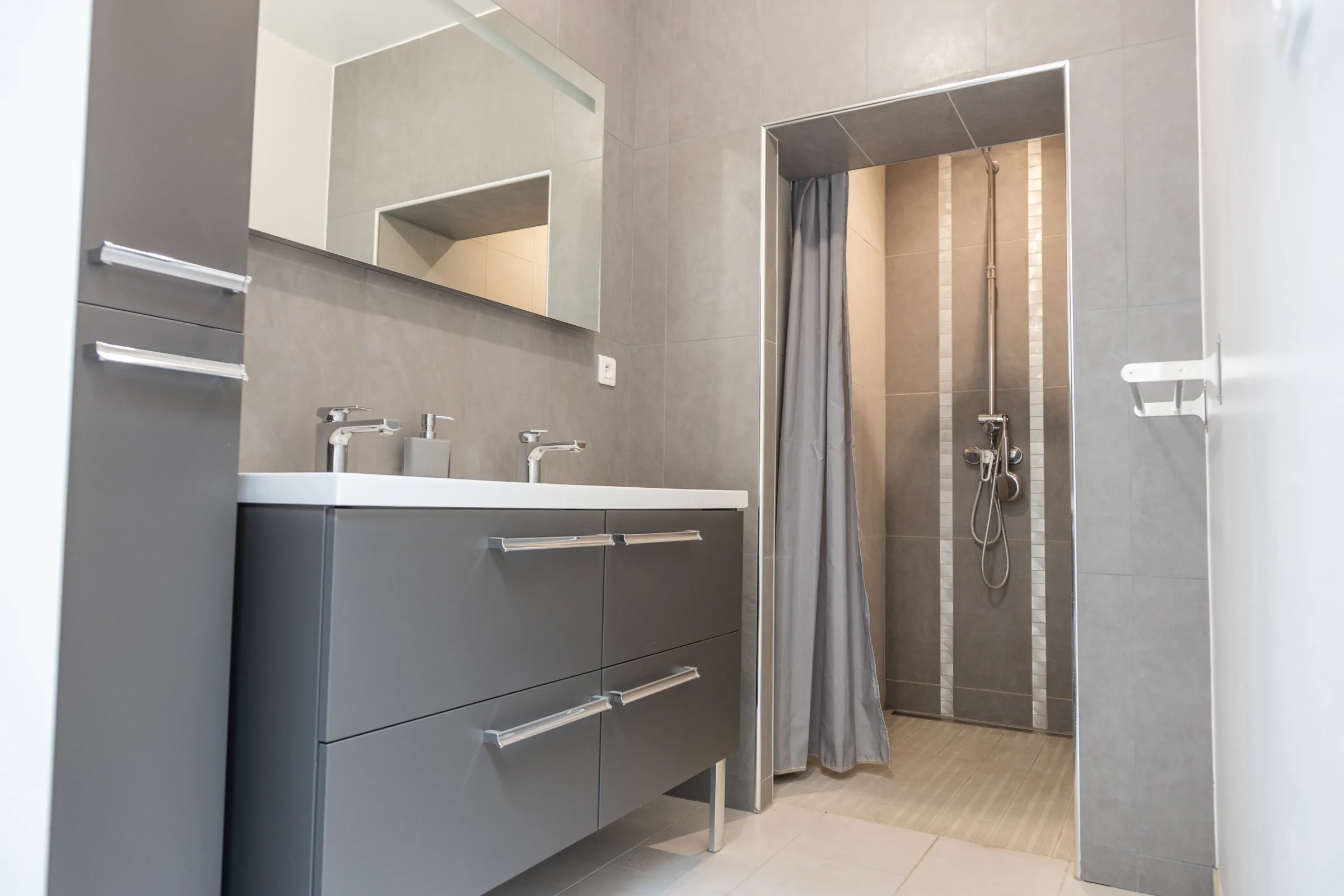Loft La Vesée — salle de bain, vue d'ensemble