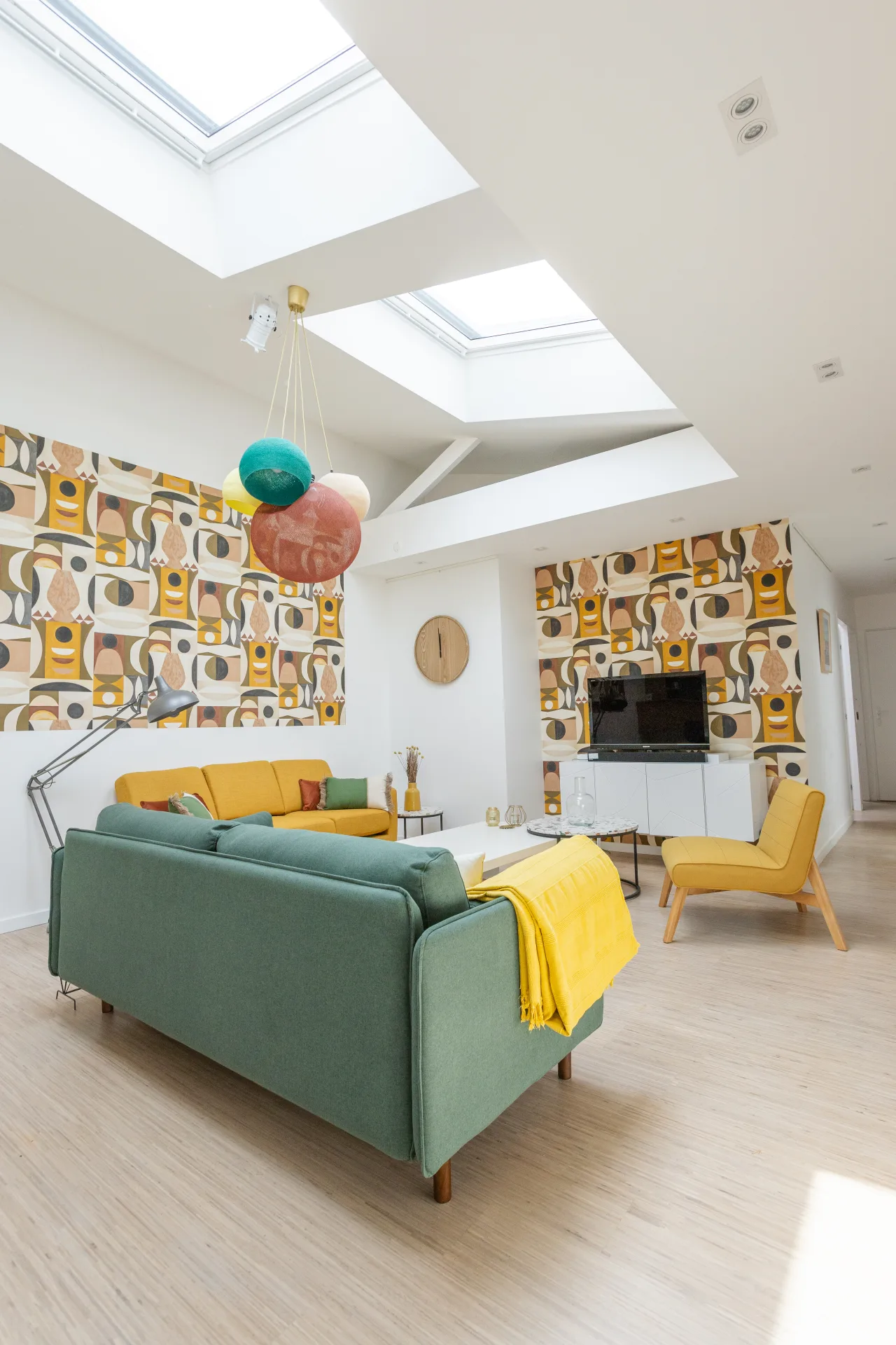 Loft La Vesée — salon, canapé et matières contemporaines