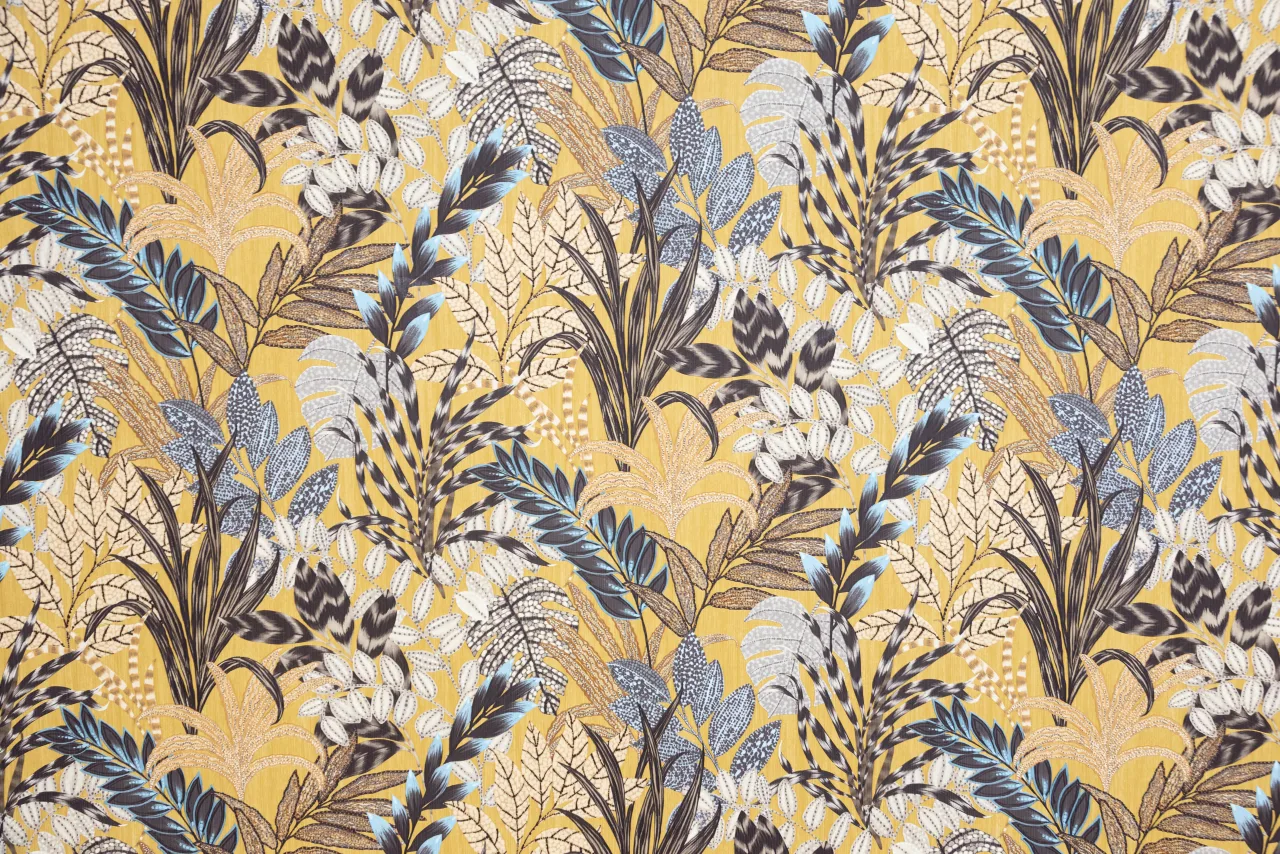 Loft La Vesée — détail de la tapisserie de la suite parentale, fleurs jaunes et bleues