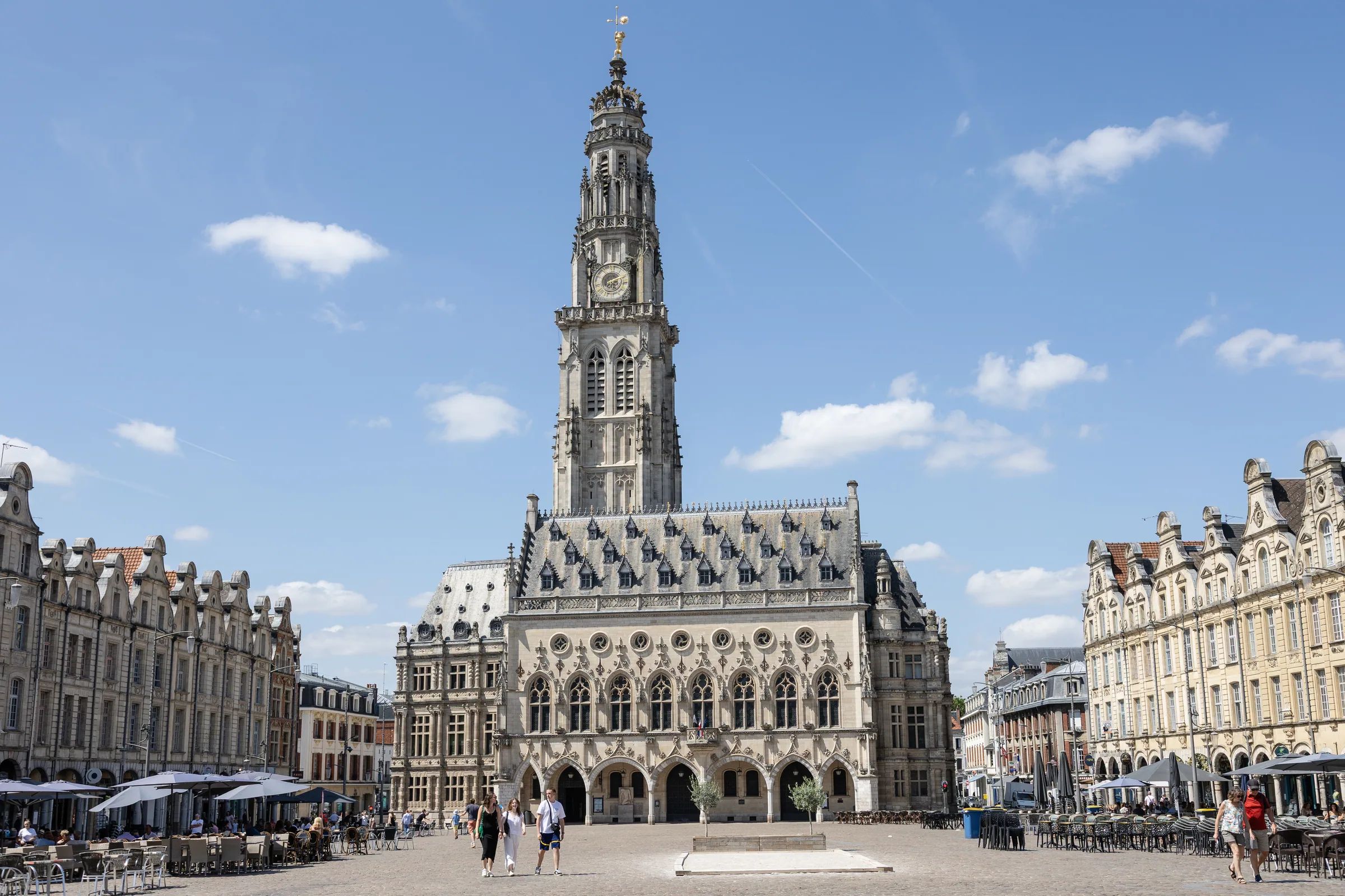Arras, l'hôtel de ville et son beffroi flamand