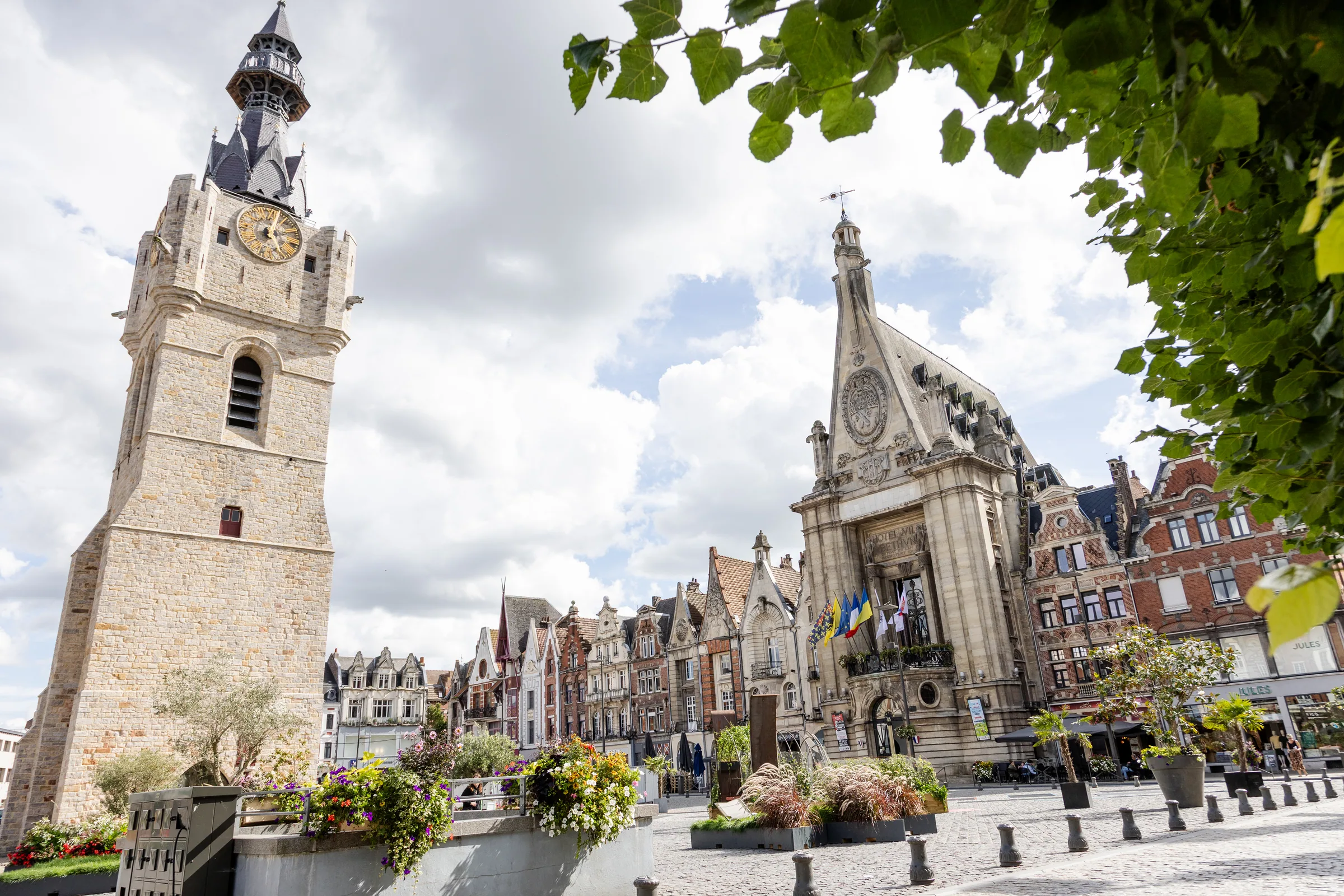 Béthune, le beffroi classé UNESCO au cœur de la Grand-Place