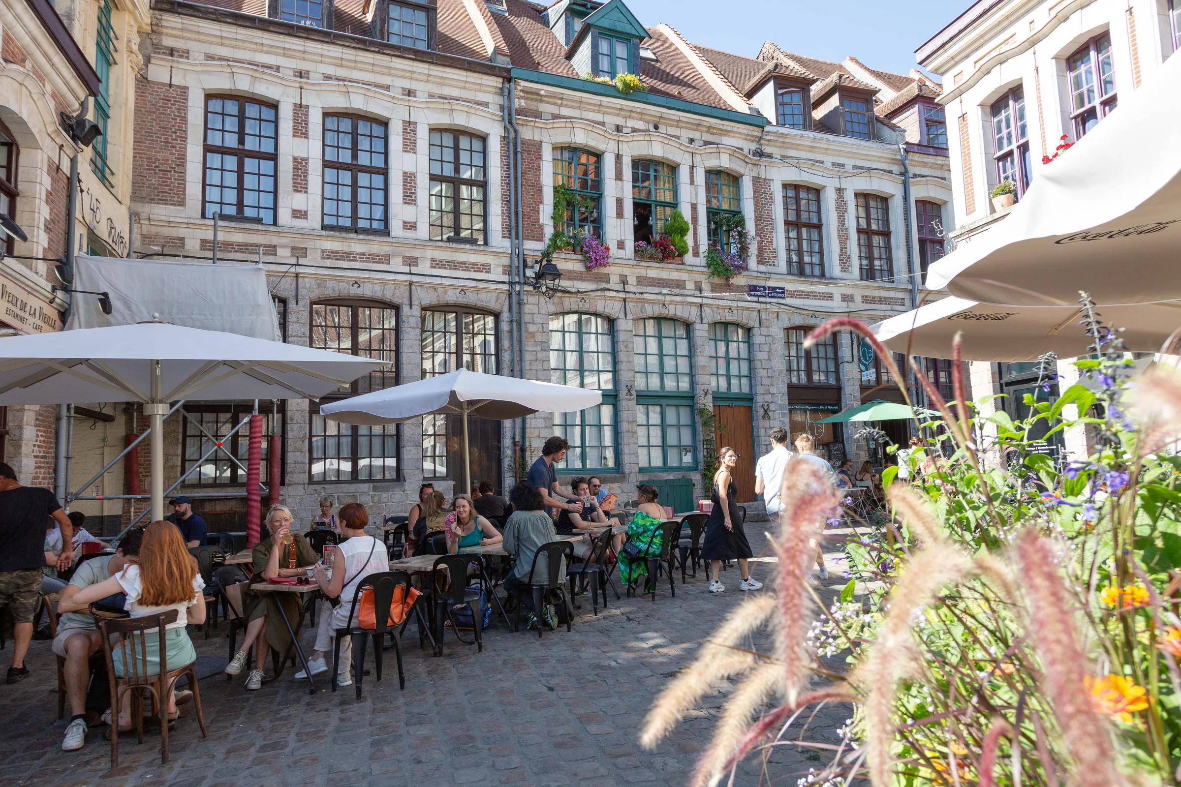Lille, la Place aux Oignons et les terrasses d'estaminets dans le Vieux-Lille