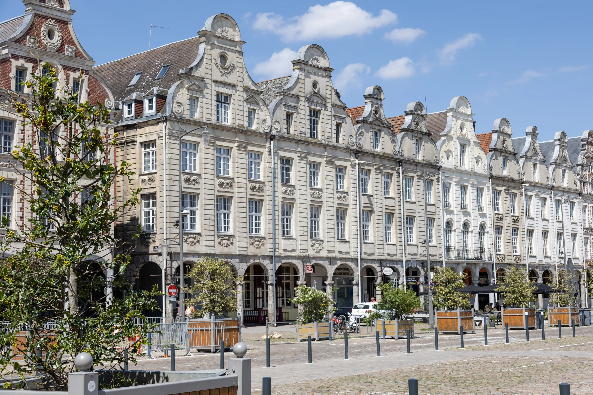 Arras, les façades baroques typiques des places classées UNESCO